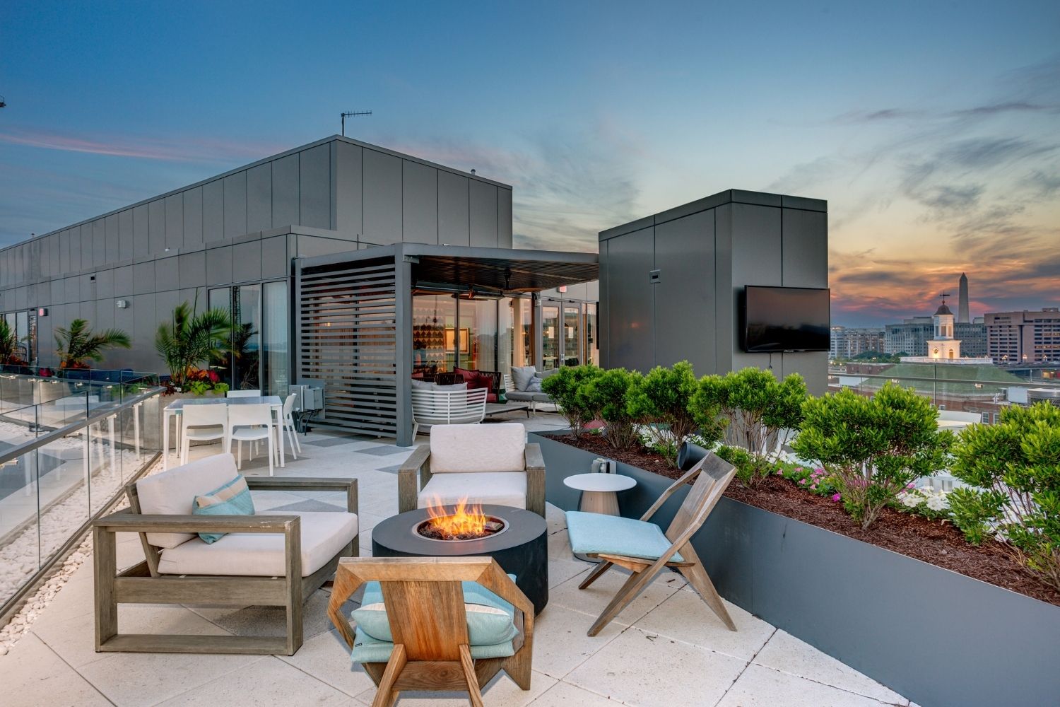 The Banks : Mix and mingle with friends and neighbors on the rooftop terrace alongside fire pits.