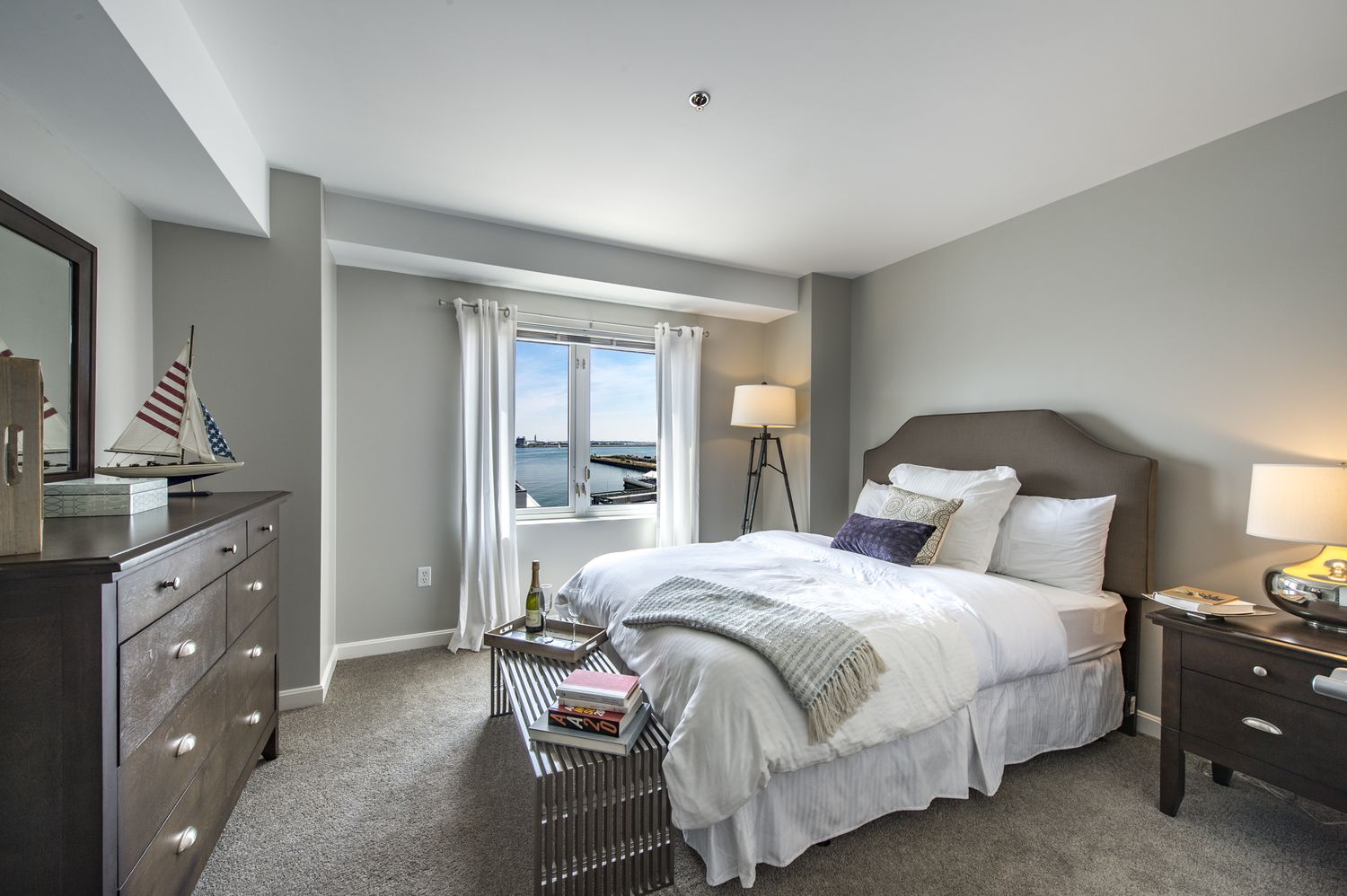 Park Lane Seaport : Model Bedroom