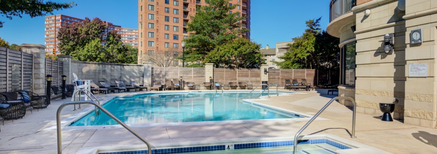 Instrata Pentagon City : Pool