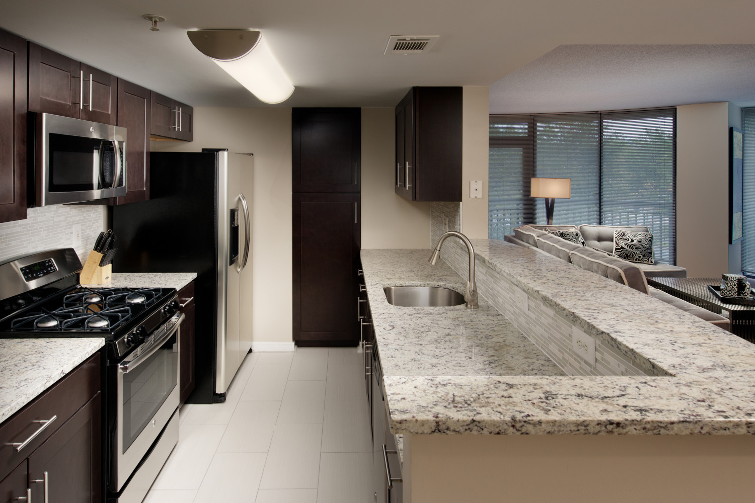Instrata Pentagon City : Kitchen