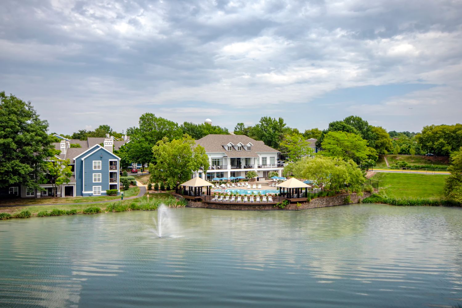 Lakeside Apartments : Lakeview