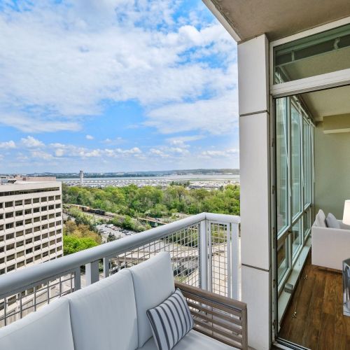 Balcony with view of Potomac River 