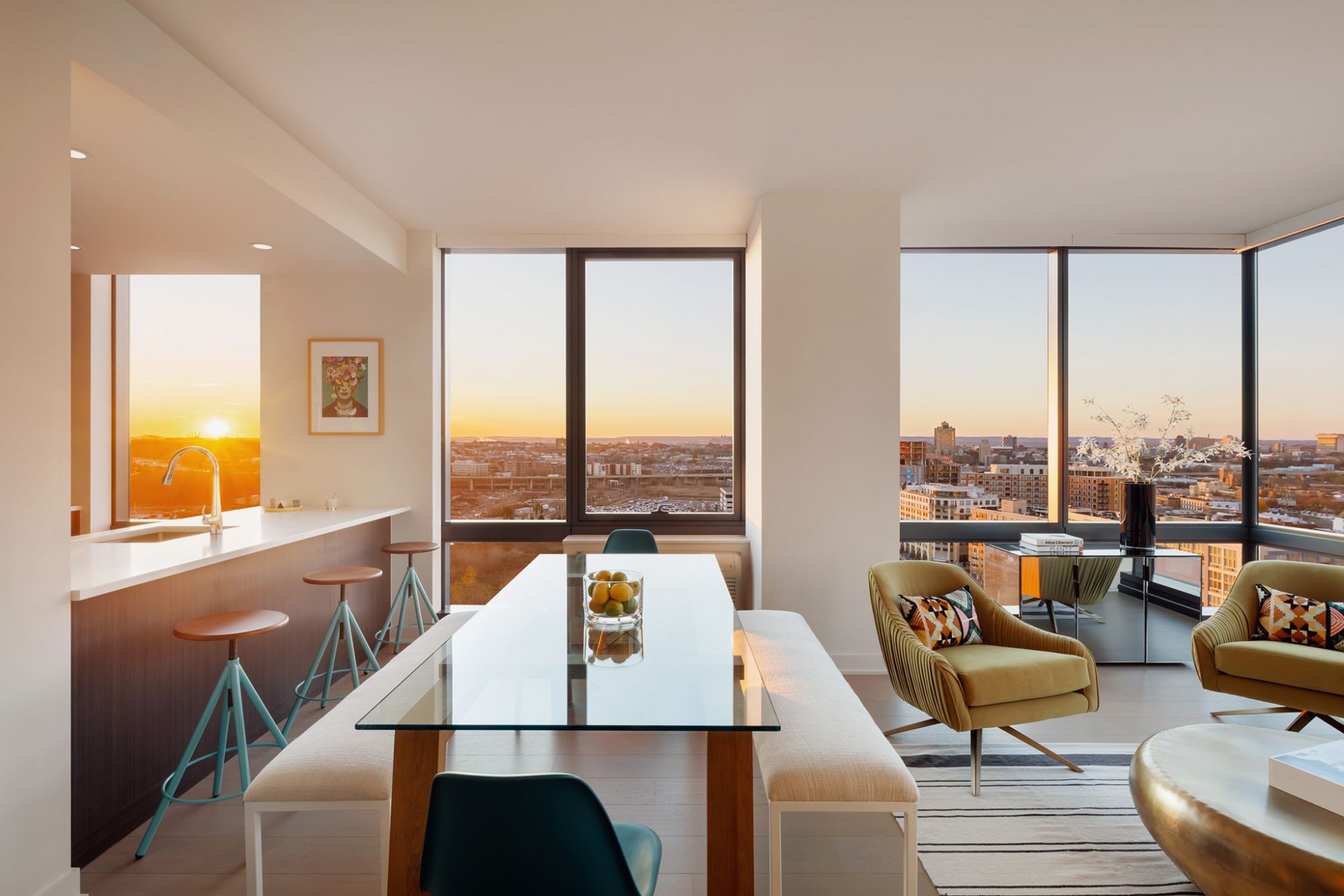 Vantage Collection : Living Room & Kitchen