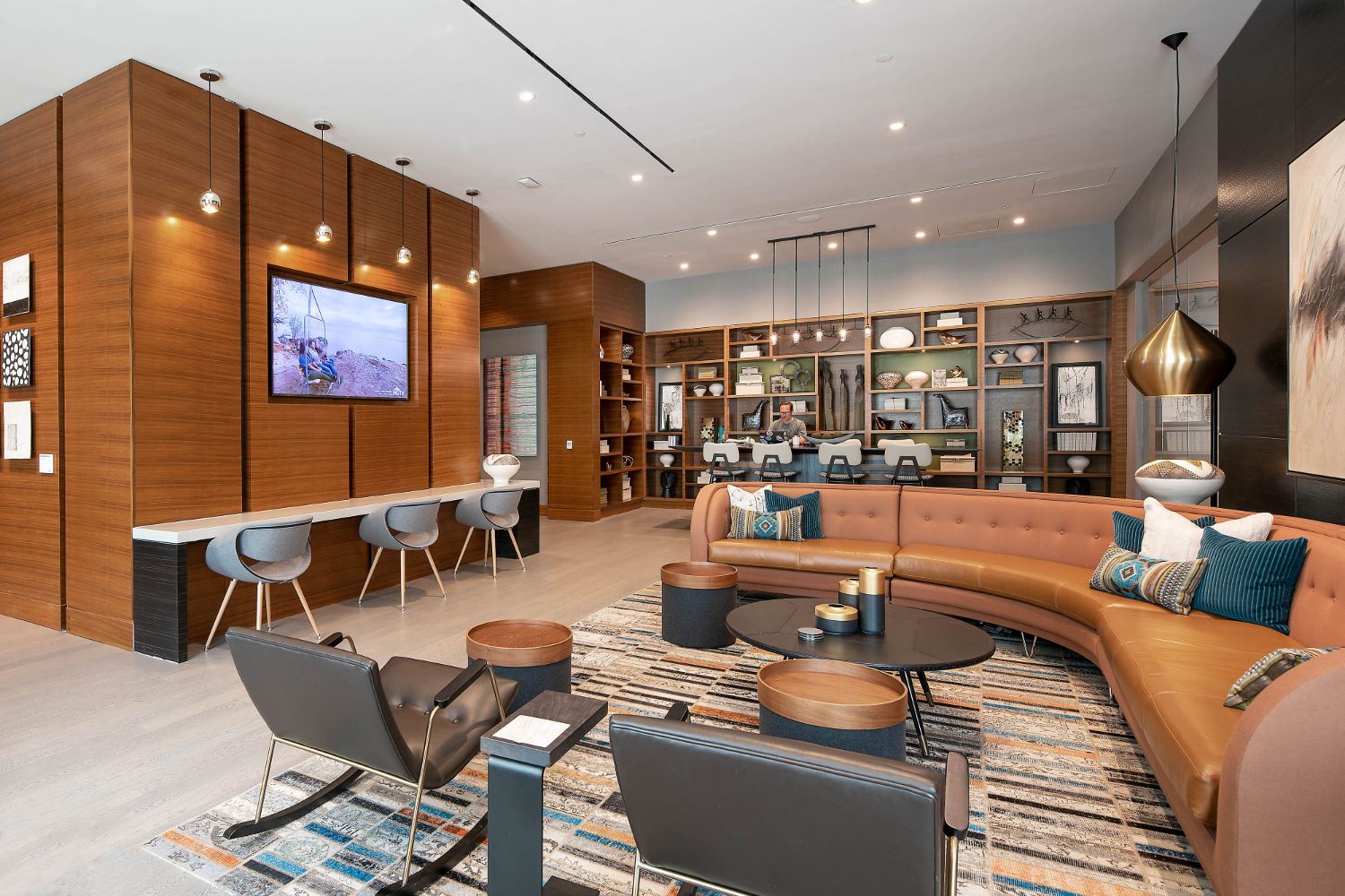 Signature : Art-filled library with private work spaces