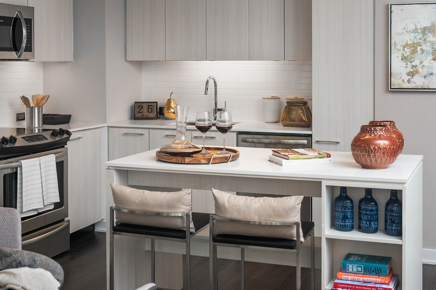 Signature : Signature’s natural materials and sophisticated touches create a home with heart, soul, and best in class finishes