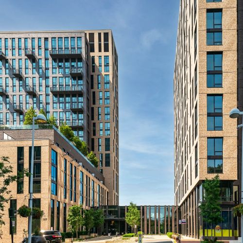 Signature’s four interlocking buildings feature extraordinary design and an expansive amenity package.