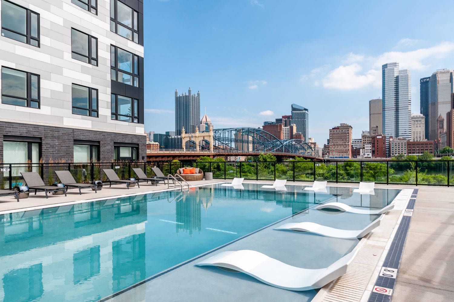 Glasshouse Pittsburgh : Pool