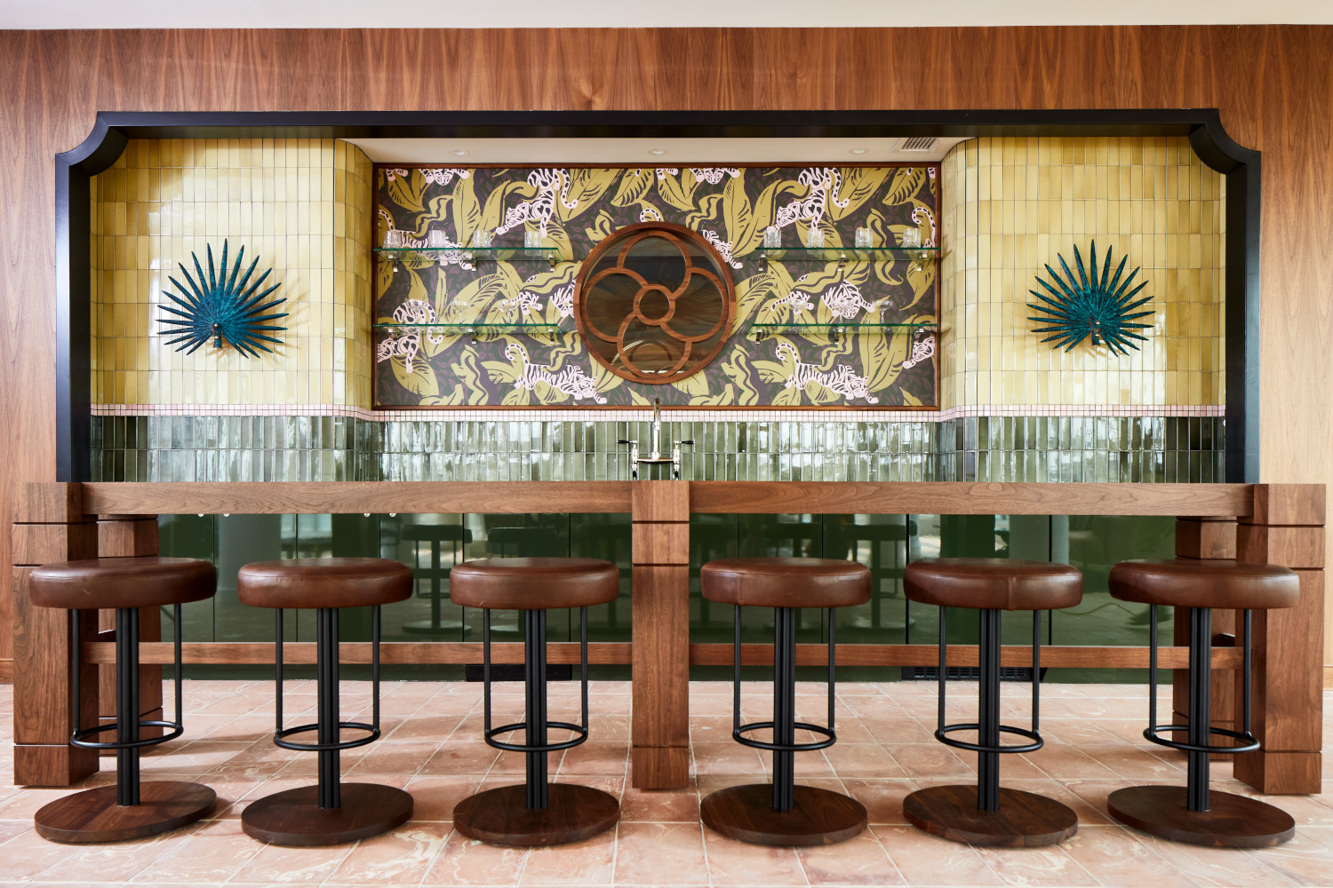 The Wray : Where gleaming modern amenities are an extension of your home.