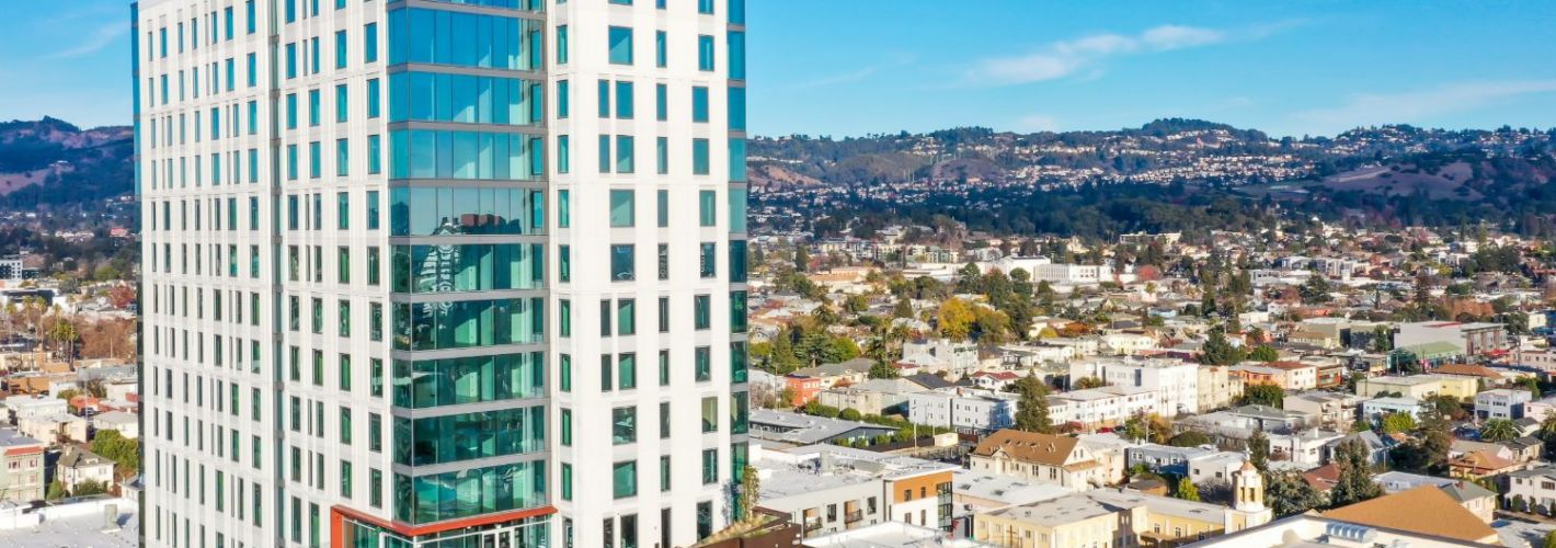 The Skylyne at Temescal : Exterior Building