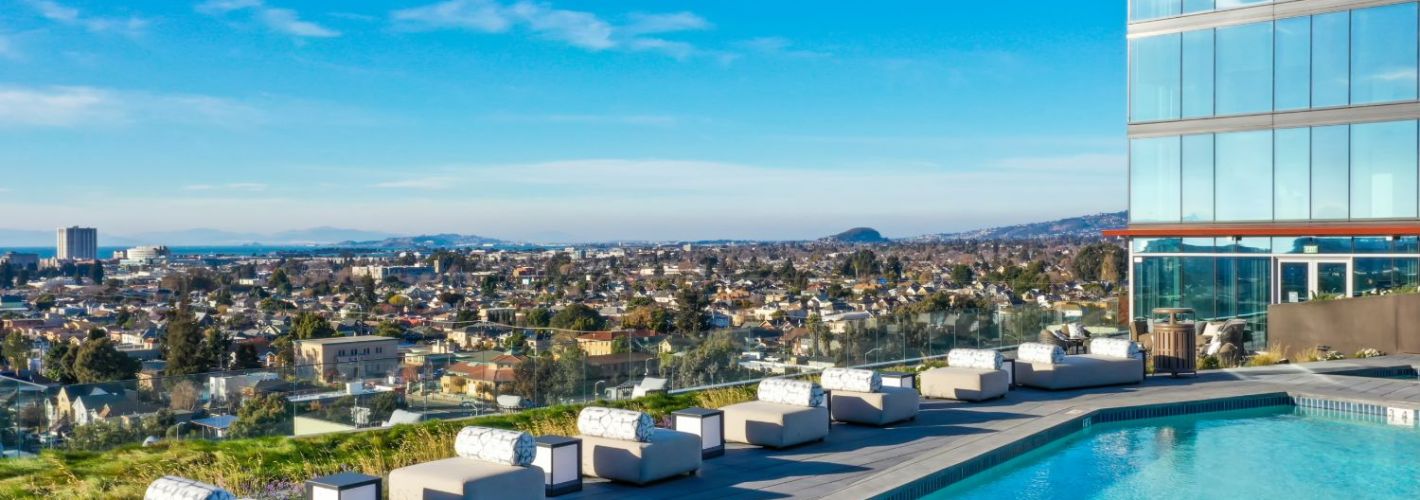 The Skylyne at Temescal : Pool