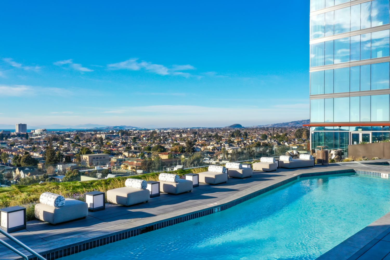 The Skylyne at Temescal : Pool
