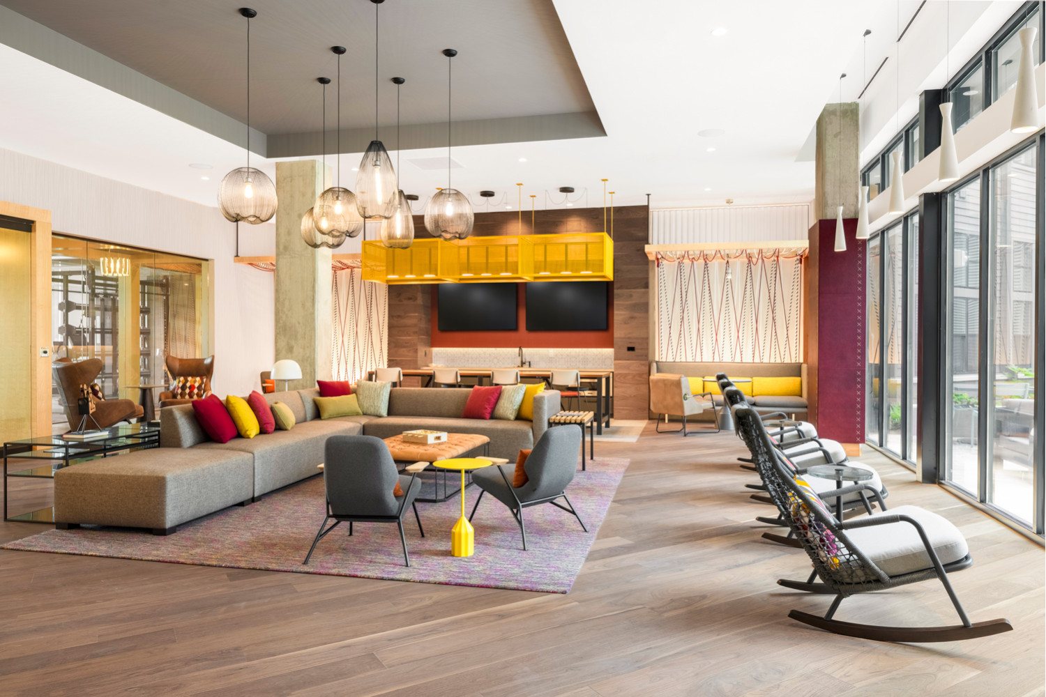 The Chase at Bryant Street : The Chase clubroom offers both expansive social spaces and cozy seating