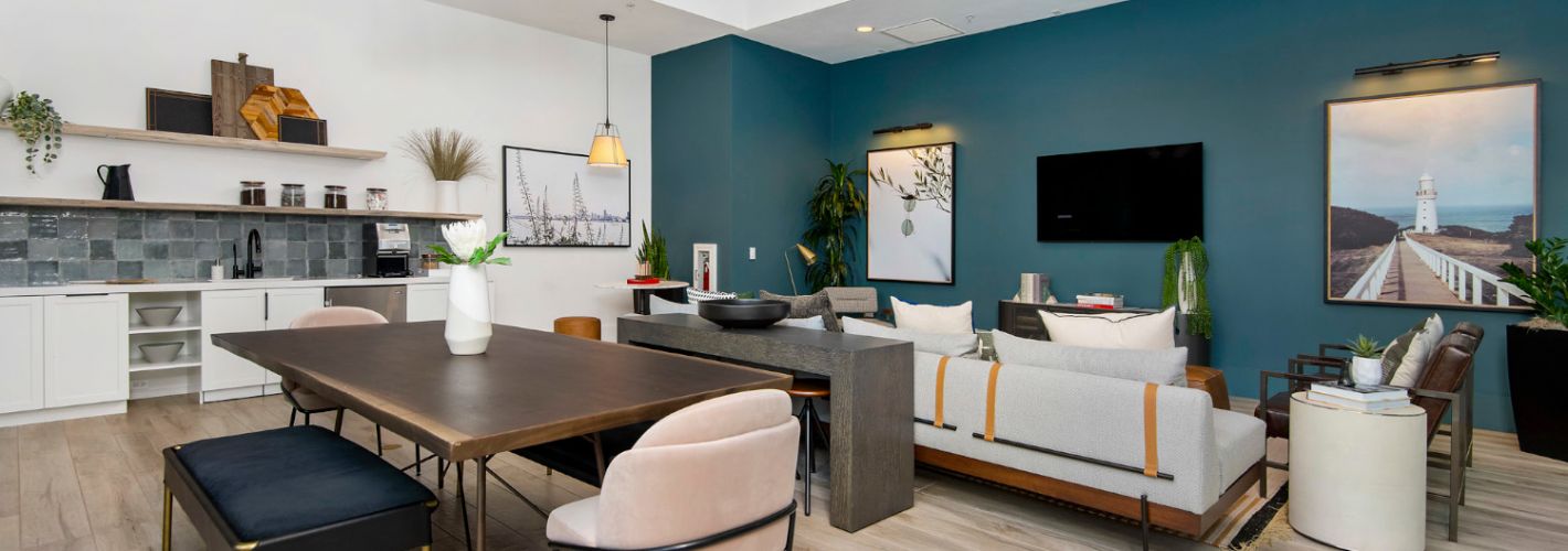 Parc Huron : Community lounge featuring coffee and tea service and full kitchen.
