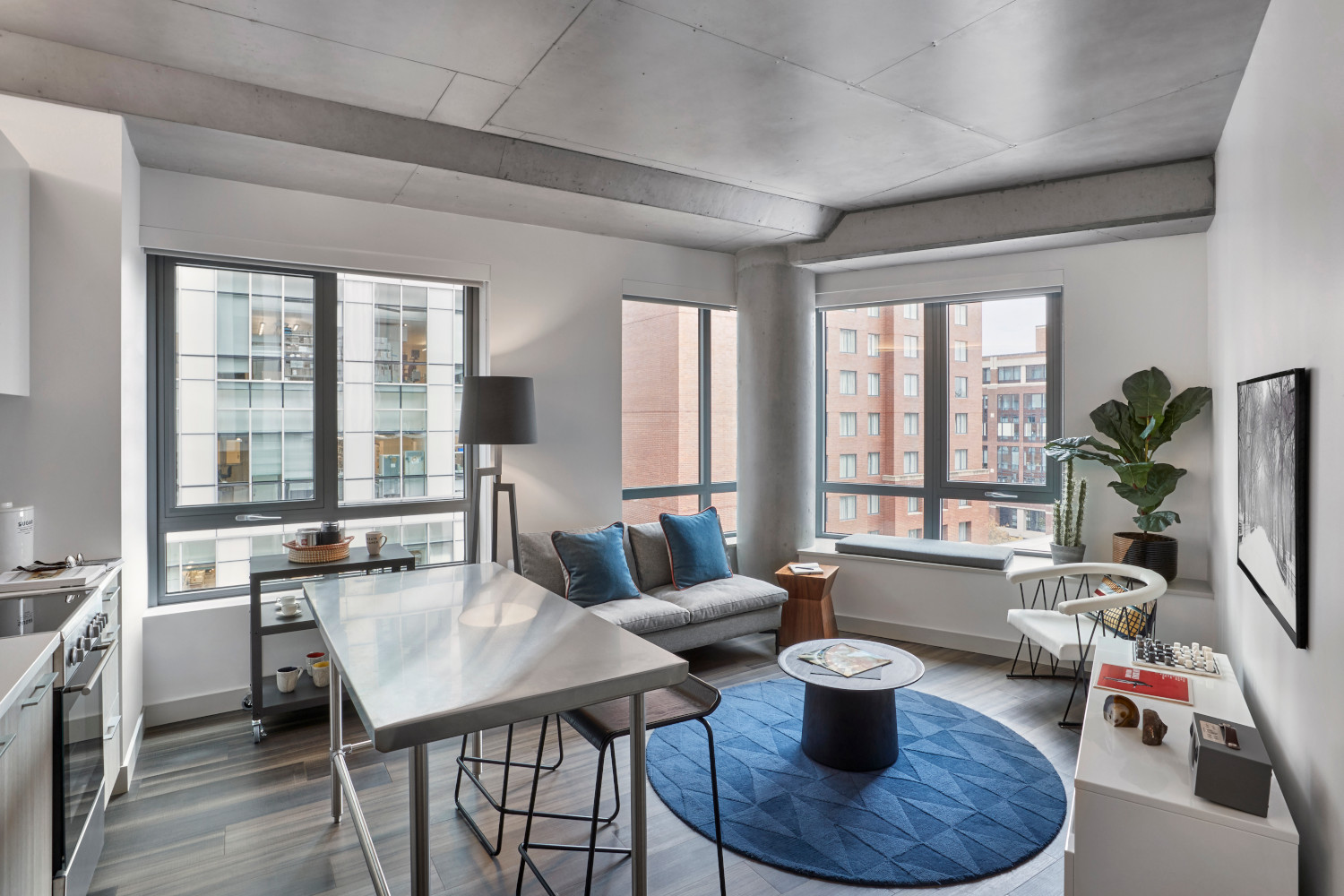 Proto Kendall Square : Living room