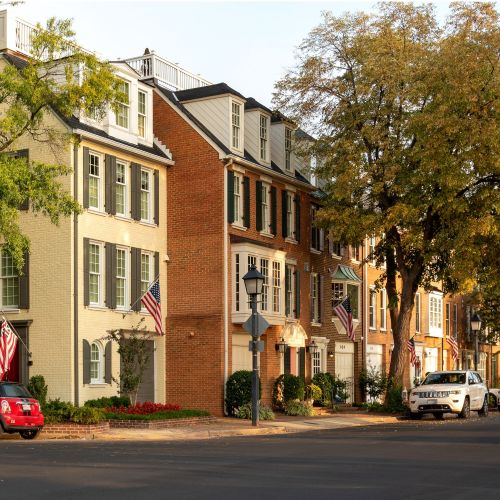 Just a short walk to Braddock Metro Station and five metro stops from Washington DC