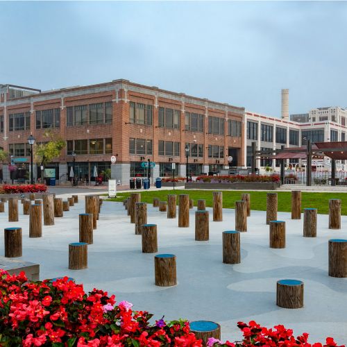 Located just two blocks from the Potomac River Waterfront