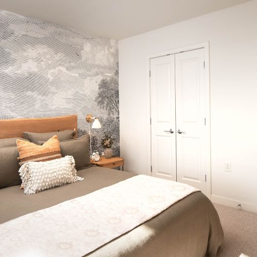 Bedrooms that can accommodate up to king size beds. 