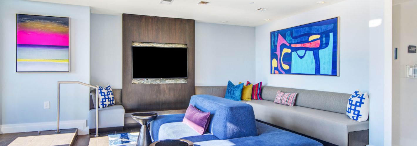 Elevation at Washington Gateway : Light and bright penthouse lounge perfect for entertaining