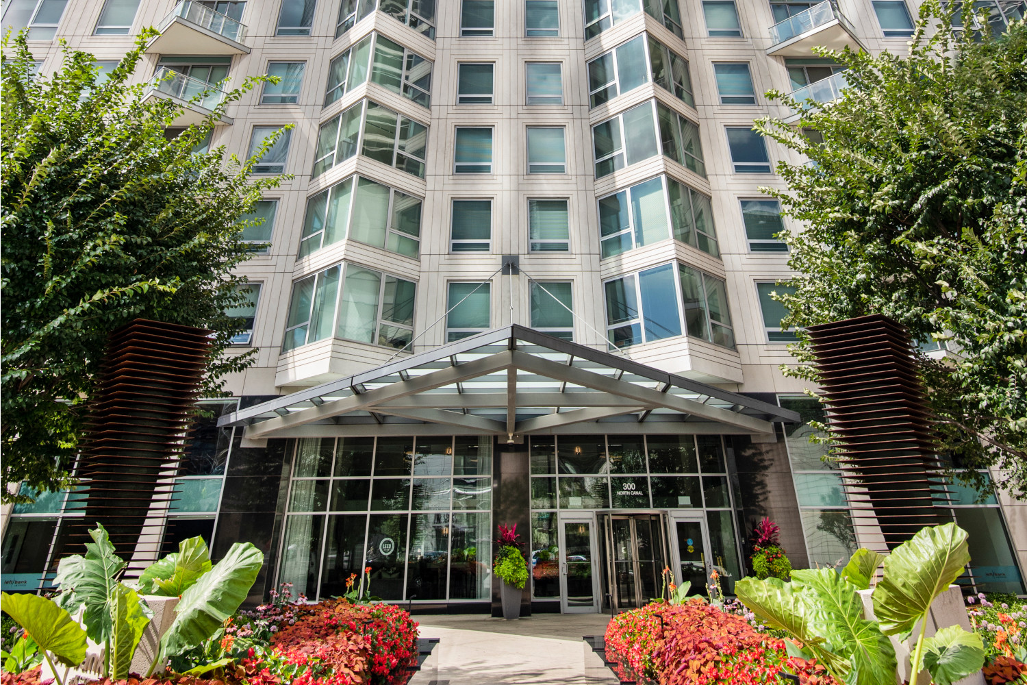 Left Bank : Left Bank Main Entrance