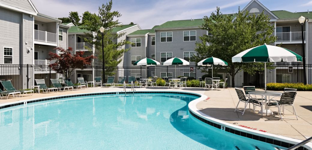 Silverwood Farm : Sunny days were made for our sparkling swimming pool.