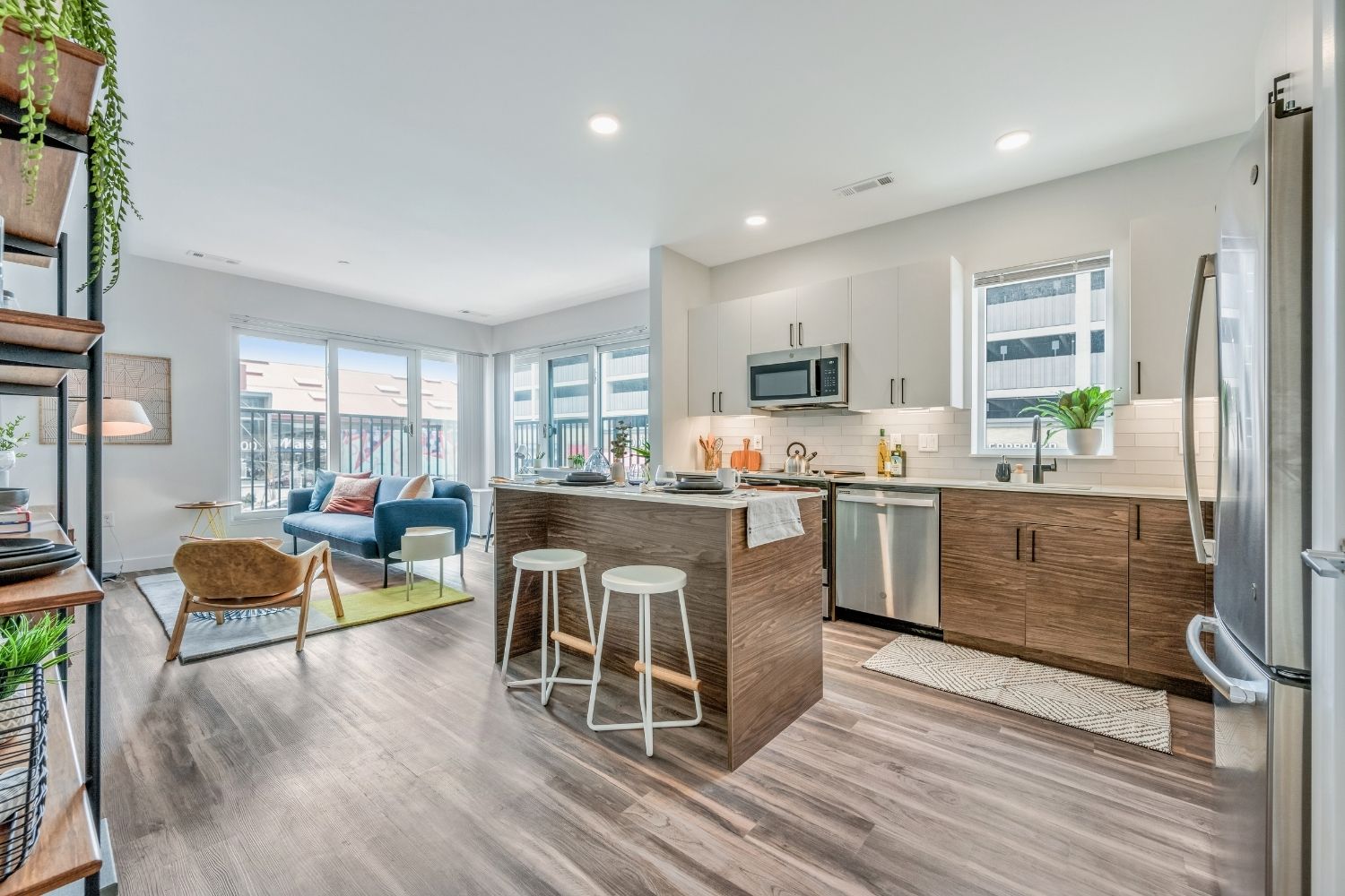 Blvd & Bond : Bright and airy apartments that make you feel at home.