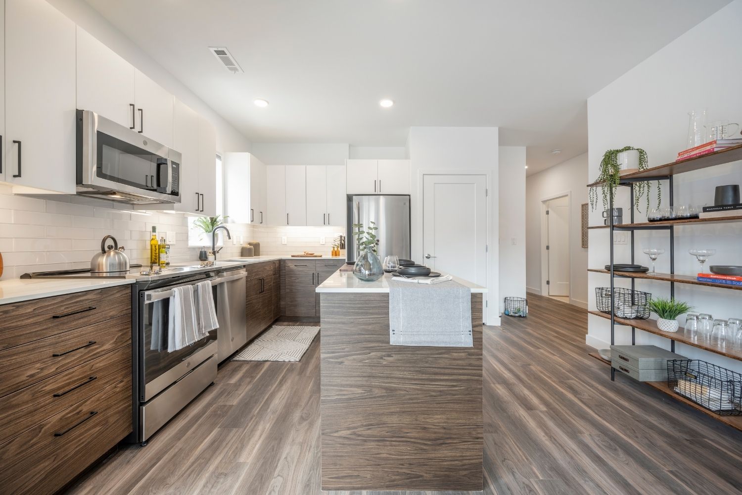 Blvd & Bond : Kitchens with stainless steel appliances, stunning finishes and endless storage.