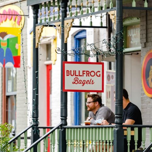 Delicious local eateries right at your fingertips 