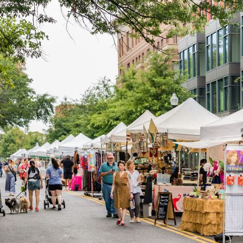 Charming farmers markets to shop from local artisans