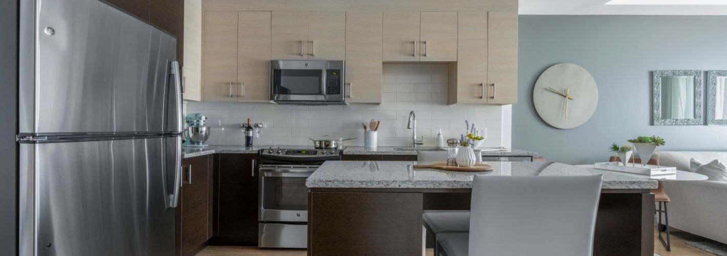 One Greenway : Modern kitchens with GE stainless steel, Energy Star TM appliances.