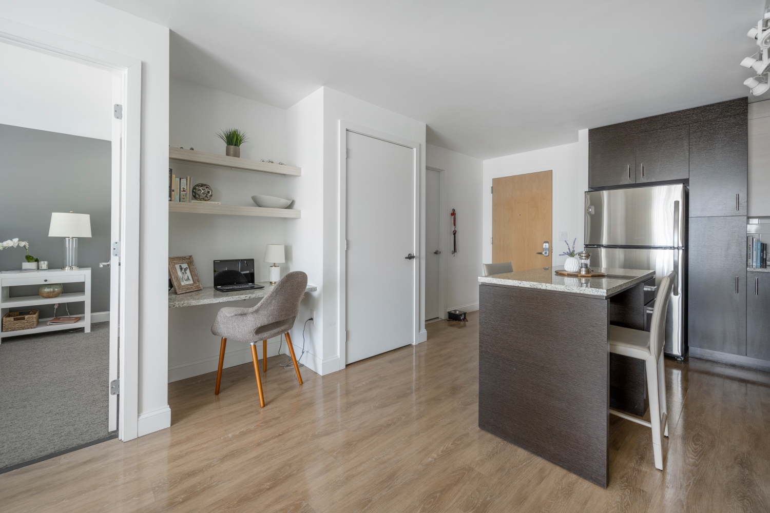 One Greenway : Built in desk for the perfect work-from-home space.