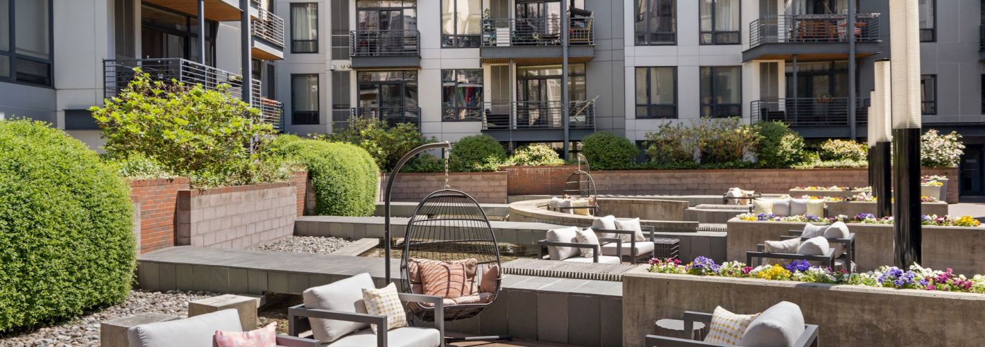 Allegro : Courtyard