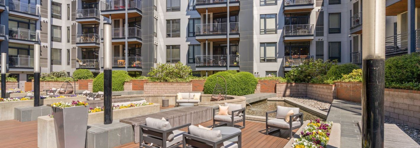 Allegro : Courtyard