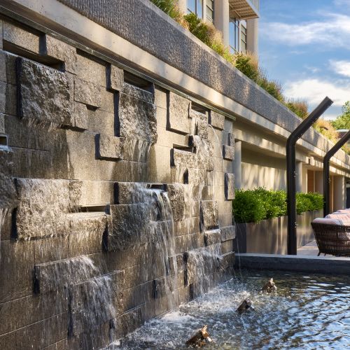 Sun deck fountain that facilitates meditation and reflection