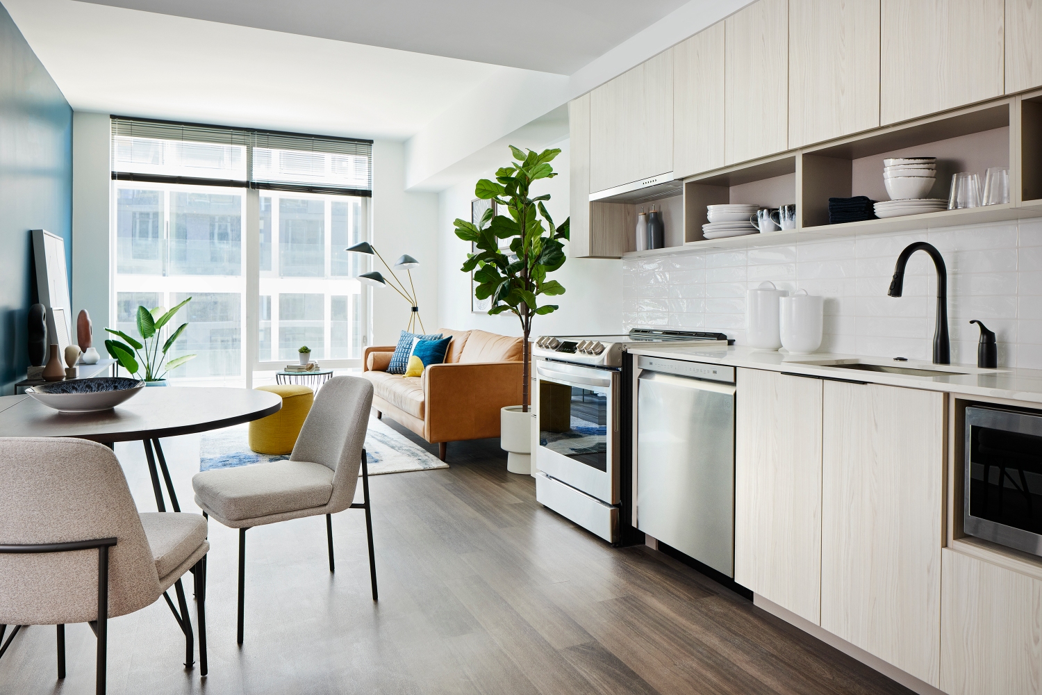 The Tides : Wood-style flooring.