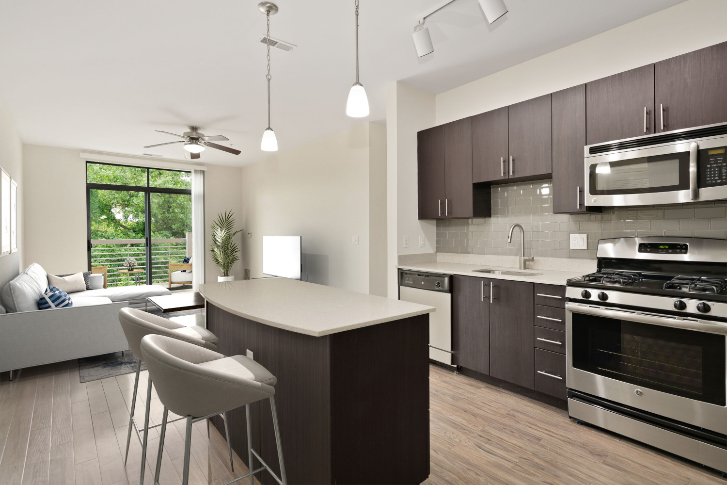 7001 Arlington at Bethesda : Kitchen_Living_Balcony