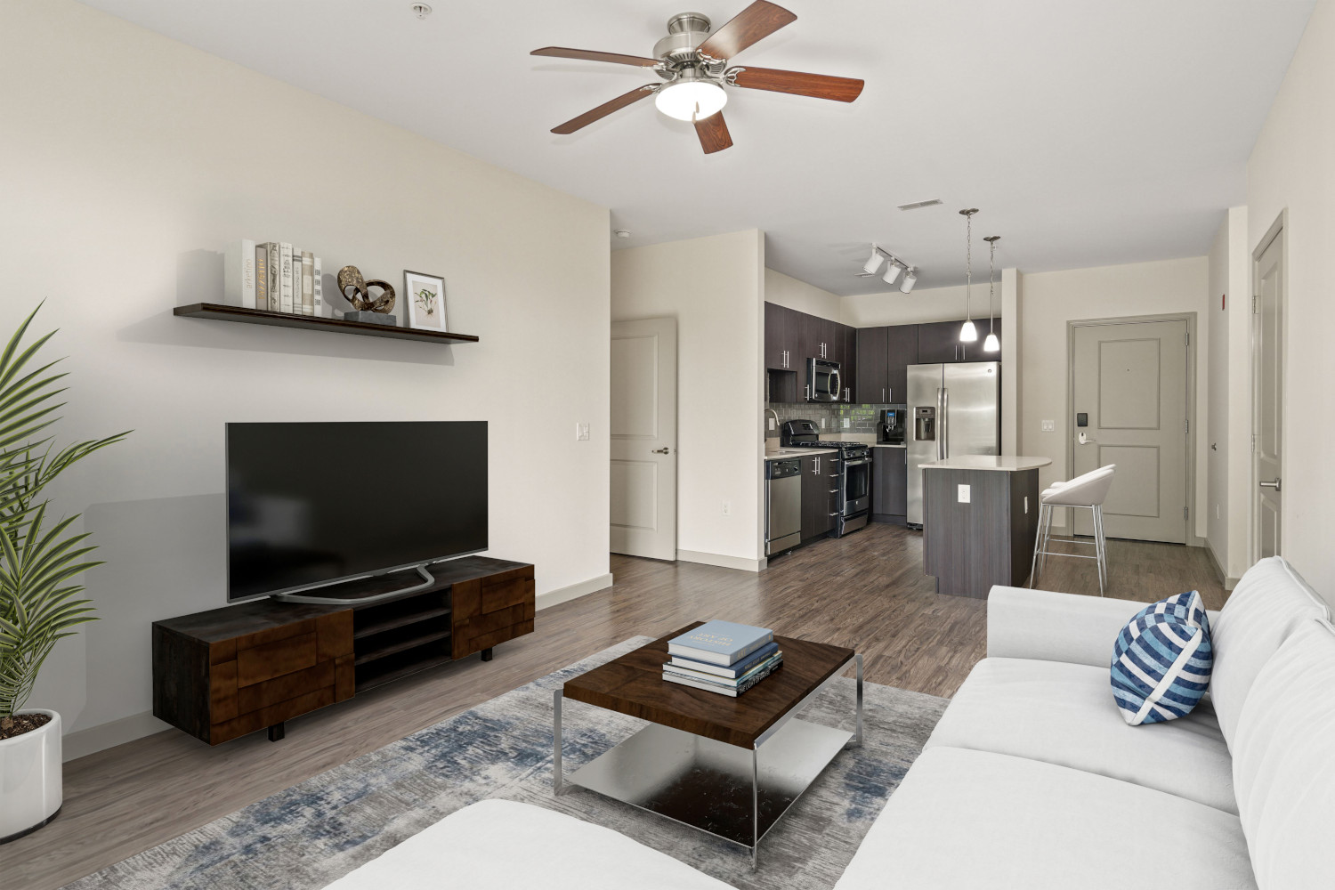 7001 Arlington at Bethesda : Open layouts with room to customize your space