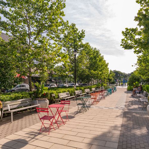 Read a book, catch up with friends or grab some grub from 45th St