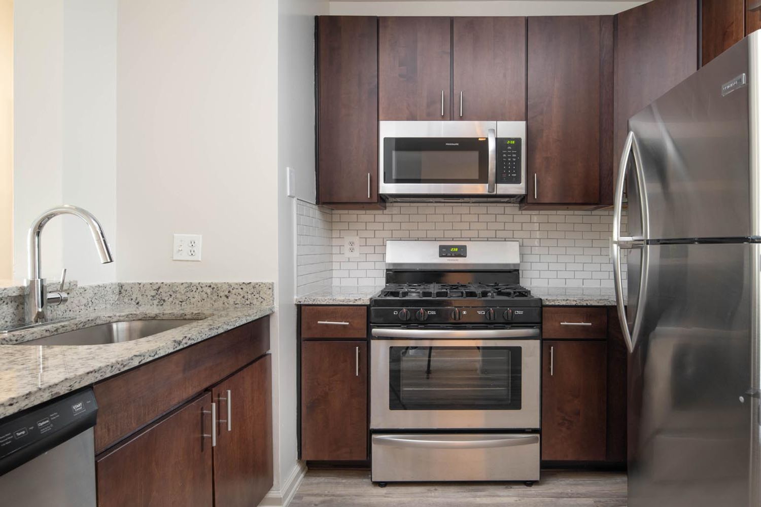 The Courts of Devon : Each kitchen is equipped with gas stove tops