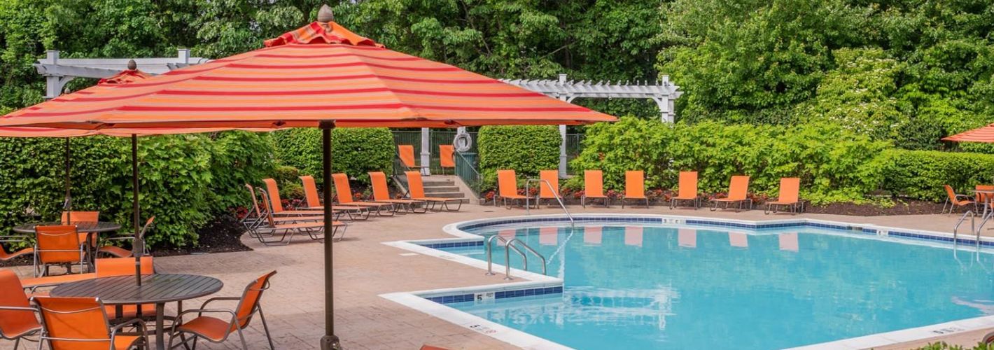 The Point at Pine Ridge : Enjoy your meals poolside with plenty of courtyard seating