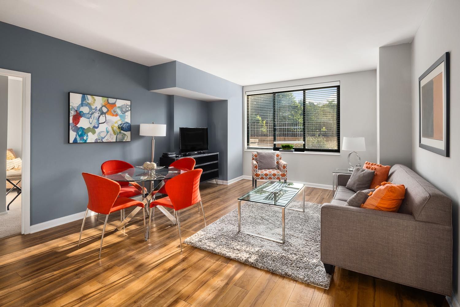 15 Bank Apartments : Living Room