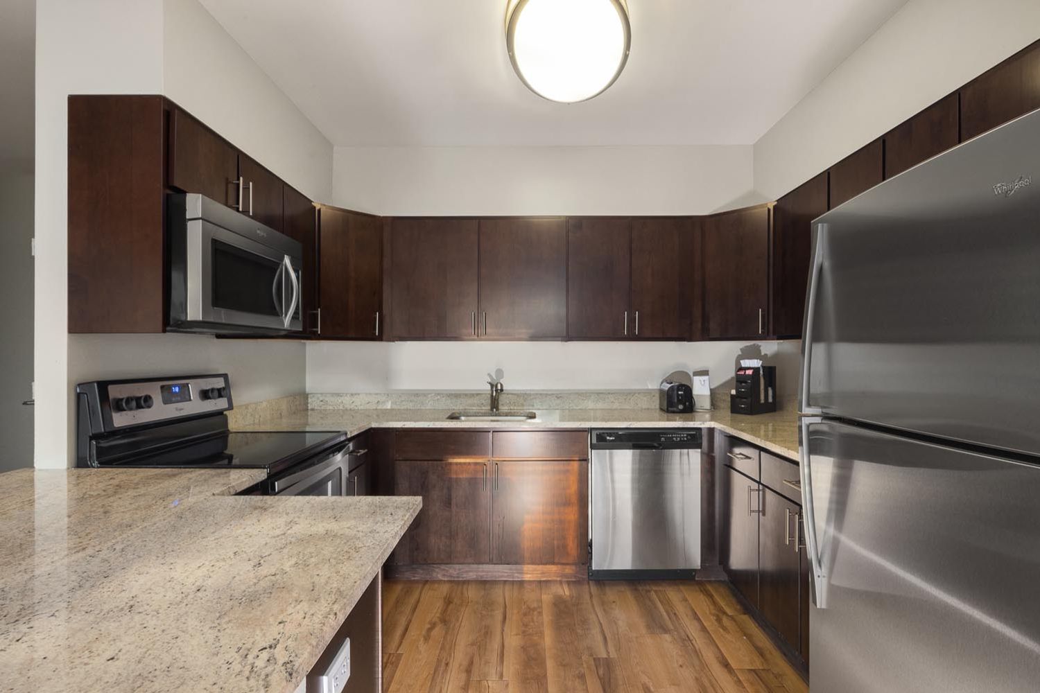 15 Bank Apartments : Kitchen