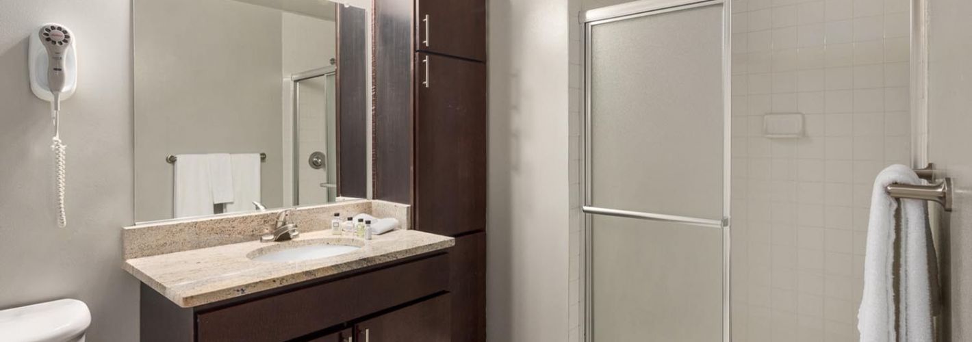 15 Bank Apartments : Bathroom