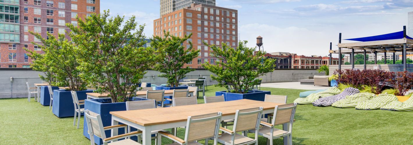 Cast Iron Lofts : Roof Deck Dining