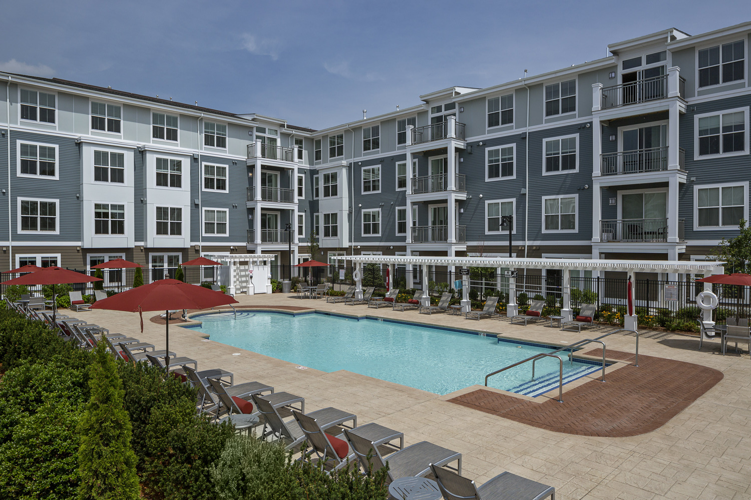 Watertown Mews : Hotel-inspired saltwater pool & sundeck