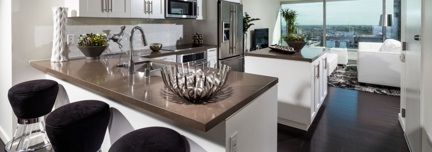 Watermarke Tower : Kitchen