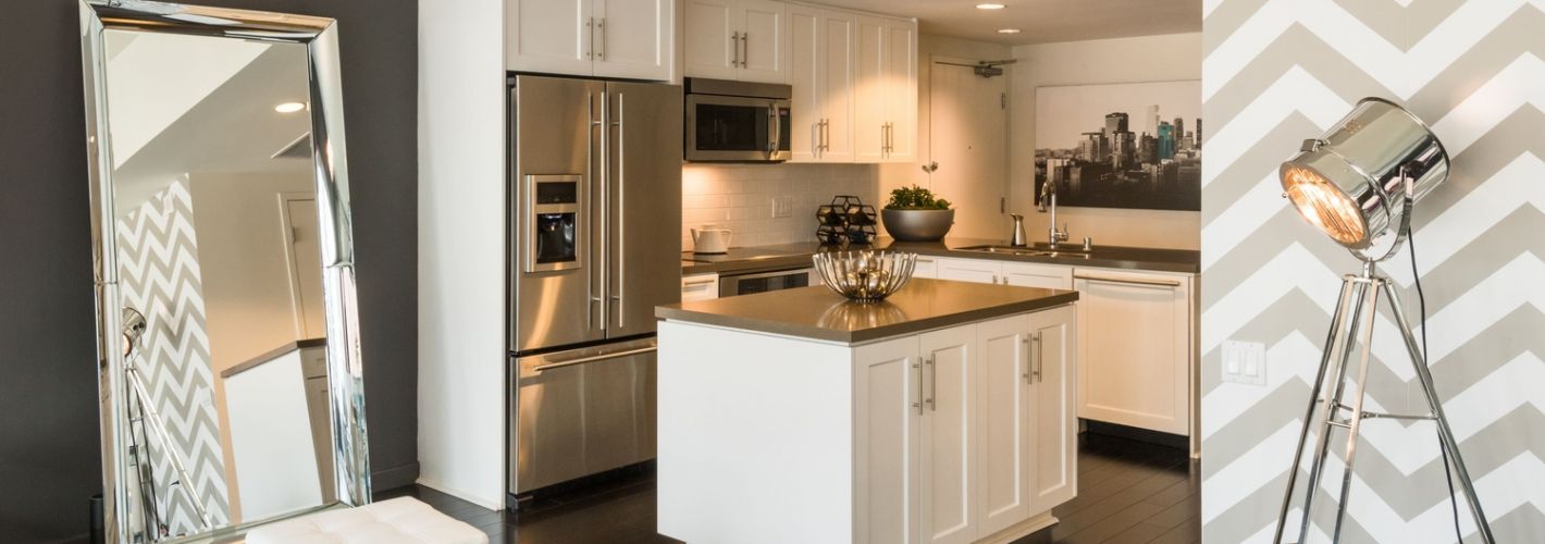 Watermarke Tower : Kitchen