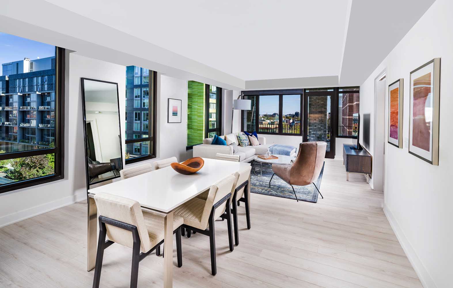 Intersect at O : Living Room