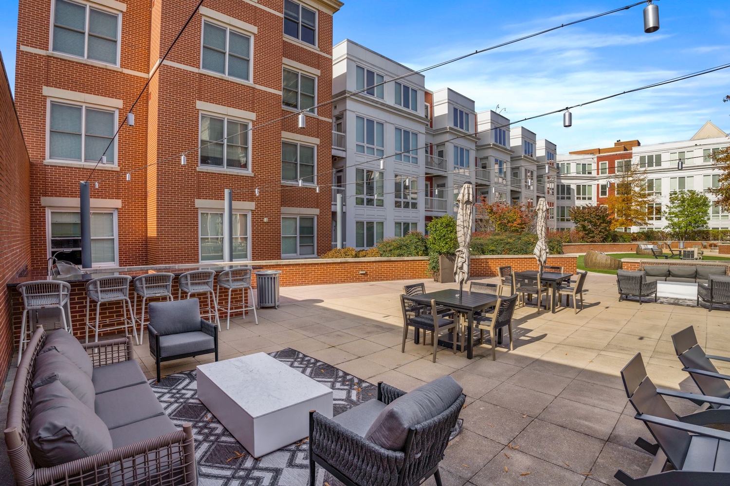 The Kingsley : Courtyard 2