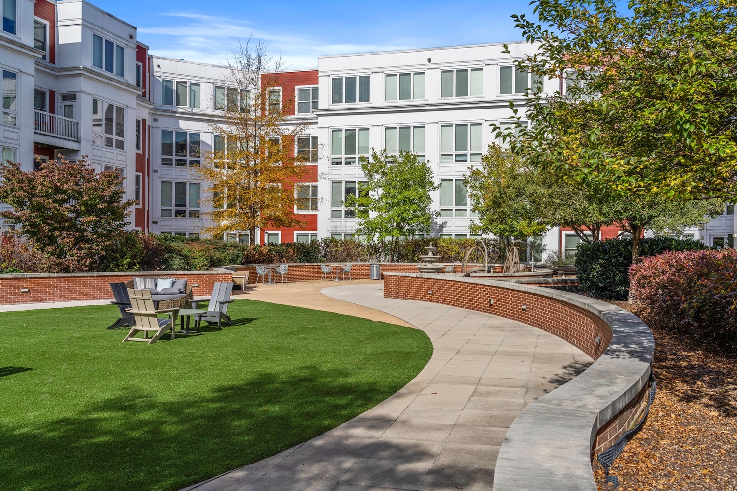 The Kingsley : Courtyard 4