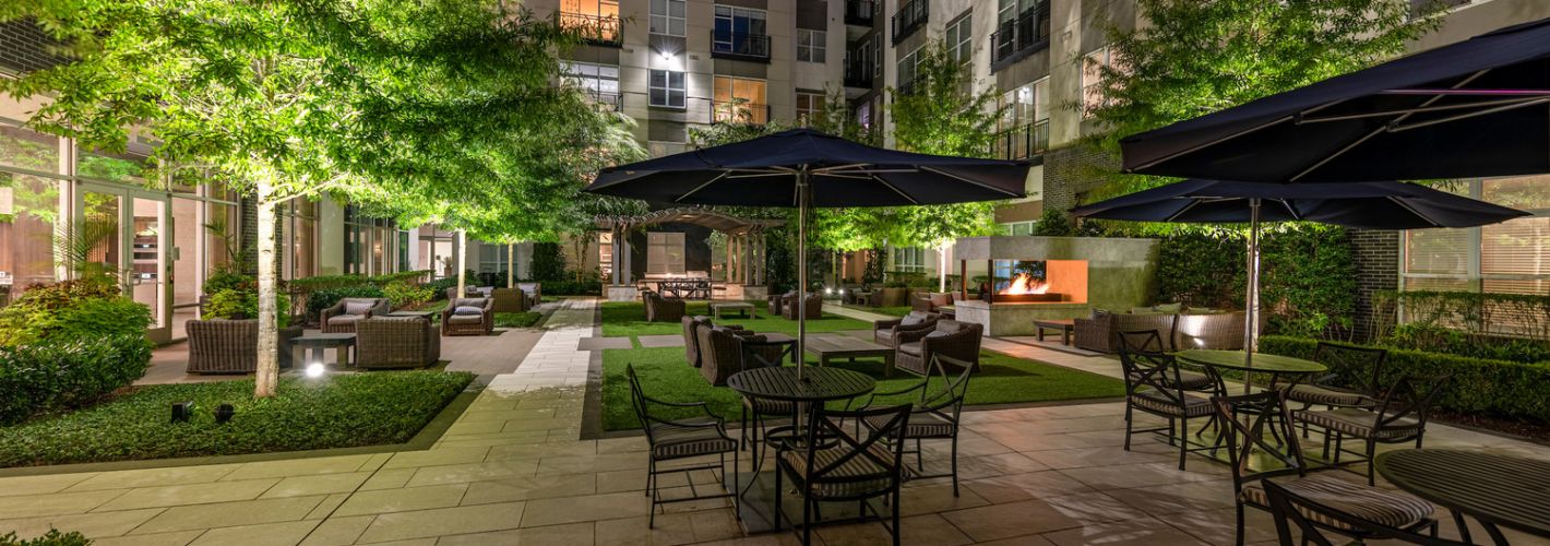 101 Cross Street : Lush landscaping, grilling and dining areas with social spaces for gathering